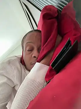 Snapshot of Suavea757 chatting on February 2026 07:01:02 PM Suavea757 online show from February 2026 07:01:02 PM