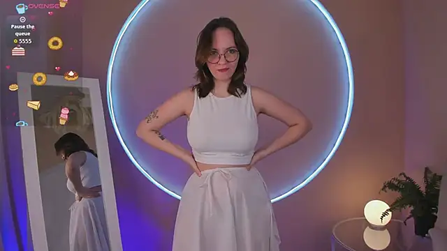 Crystal lovley online show from March 2026 09:43:02 PM