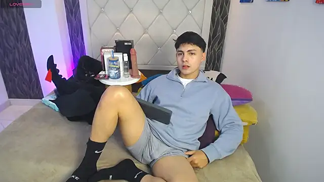 Samu Hott online show from April 2026 08:35:02 PM