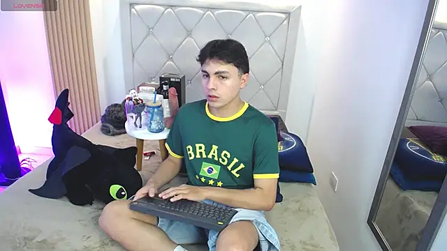 Samu Hott online show from April 2026 08:23:01 PM