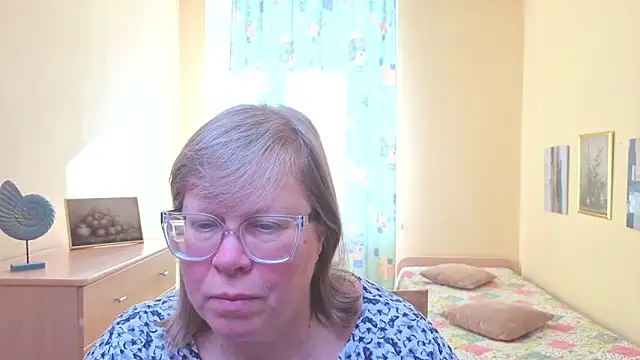 Emma Eclipsee online show from February 2026 10:48:01 AM