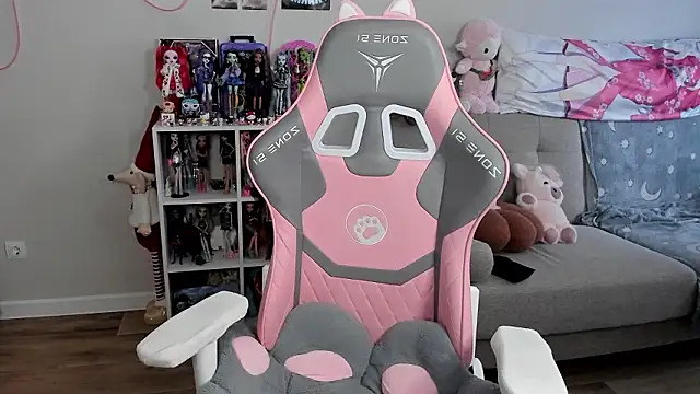 MollysLand online show from March 2026 10:48:02 AM