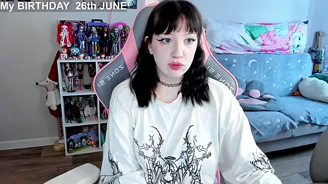 Snapshot of MollysLand chatting on June 2026 09:06:02 AM MollysLand online show from June 2026 09:06:02 AM