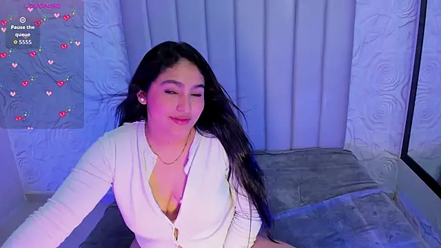 Lya dubois  online show from April 2026 01:32:02 PM