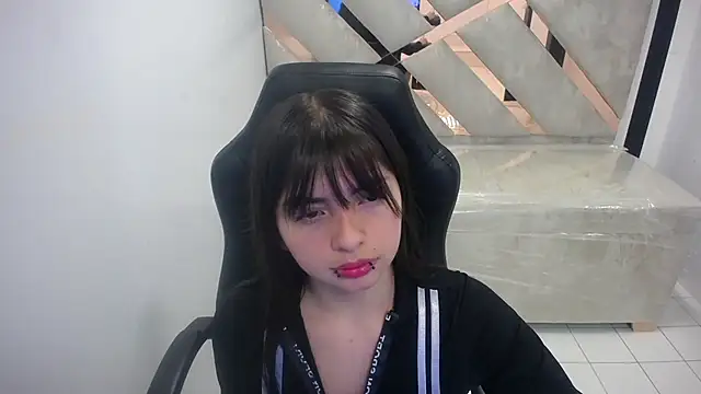 elizabeth t  online show from February 2026 07:56:02 PM