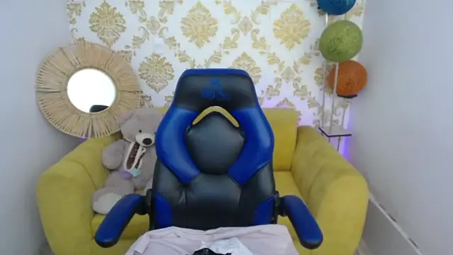 ALISS M  online show from March 2026 08:05:01 PM