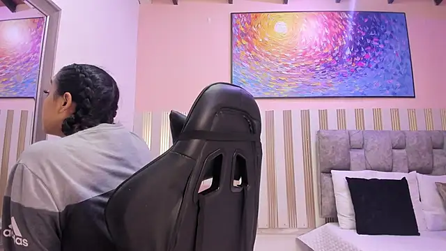 nina glow online show from April 2026 11:16:01 AM