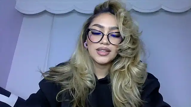 Snapshot of Maddy_Beluci chatting on July 2026 10:27:02 PM Maddy Beluci online show from July 2026 10:27:02 PM