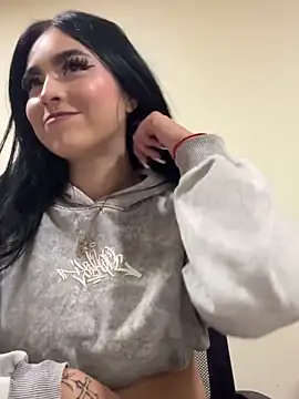 Sara Fernandez  online show from March 2026 02:22:02 PM