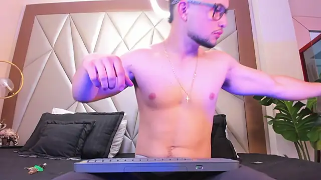 valenssio moretti online show from March 2026 04:07:02 AM