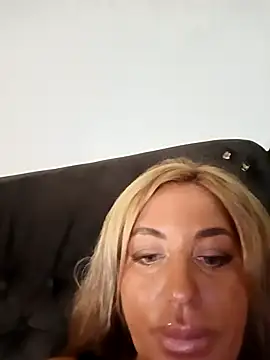 MiaMooly online show from September 2025 02:05:02 PM