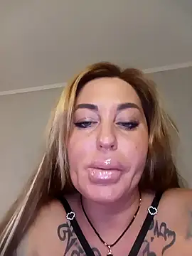 MiaMooly online show from November 2025 02:32:02 PM