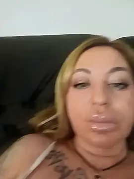 MiaMooly online show from December 2025 05:43:02 PM