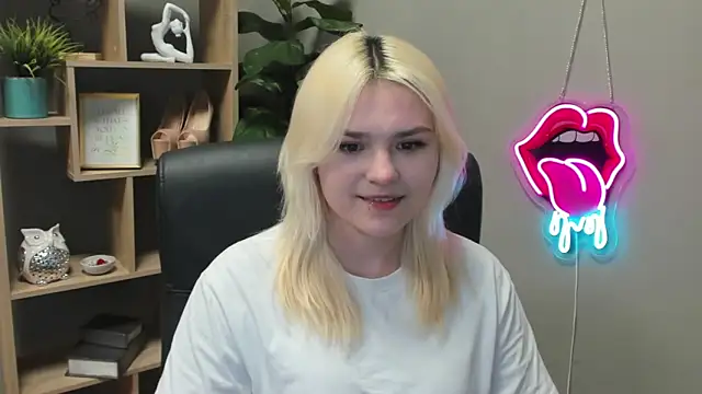 SweetLilyxo online show from March 2026 02:22:02 PM