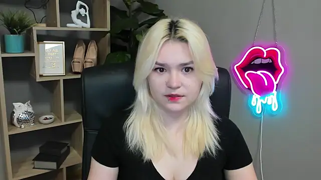 SweetLilyxo online show from March 2026 07:25:02 AM