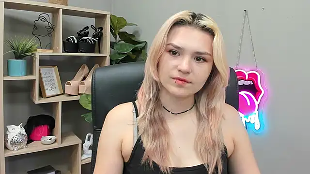Snapshot of SweetLilyxo chatting on July 2026 06:38:02 AM SweetLilyxo online show from July 2026 06:38:02 AM