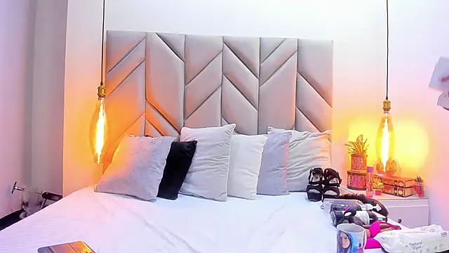 IsabellaFoox online show from April 2026 01:17:02 PM