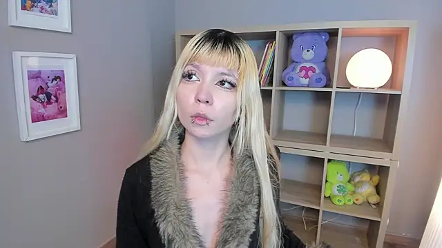 Laukyubey1 online show from April 2026 07:58:02 PM