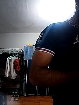 Snapshot of thom_1 chatting on July 2026 07:25:01 AM thom 1 online show from July 2026 07:25:01 AM