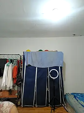 Snapshot of thom_1 chatting on August 2026 03:11:01 PM thom 1 online show from August 2026 03:11:01 PM