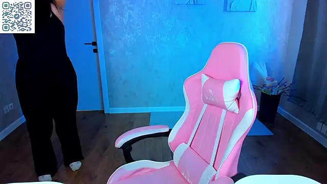 Kira G0ld online show from April 2026 09:04:01 AM