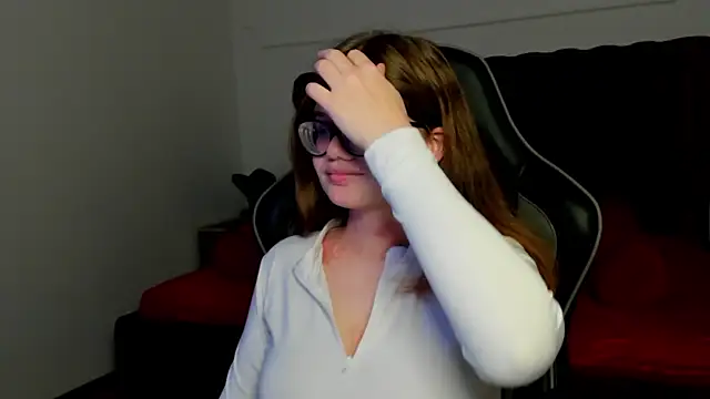 ChloeHalses online show from April 2026 05:07:01 PM