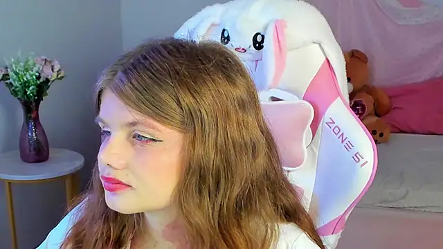 ChloeHalses online show from June 2026 07:03:02 PM