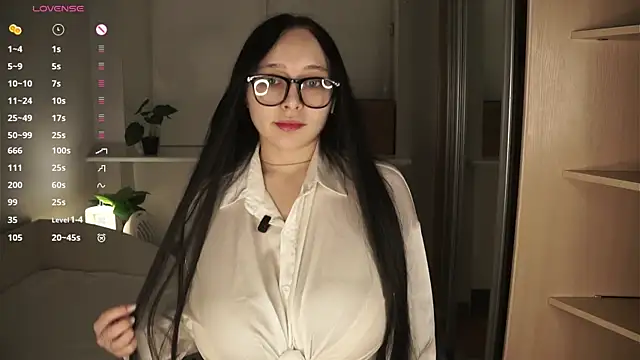 HannaHayles online show from March 2026 07:05:01 PM