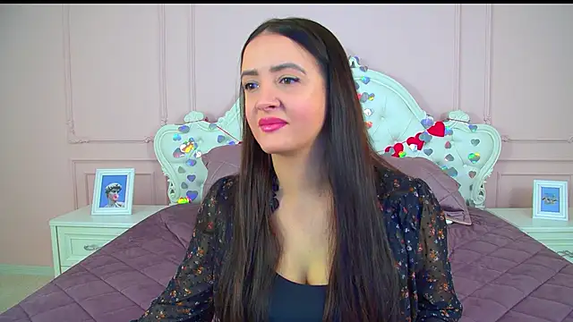 ElinaBellucci online show from February 2026 04:30:01 AM