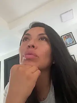 Emma Sanz   online show from April 2026 04:01:01 PM