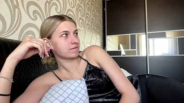 Snapshot of JeneeEady chatting on June 2026 06:08:01 AM JeneeEady online show from June 2026 06:08:01 AM