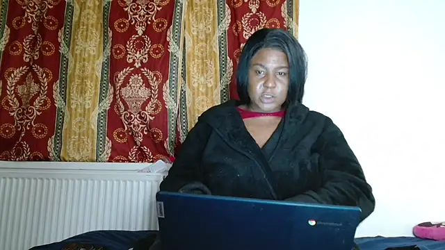 CurvySashia online show from April 2026 11:42:01 PM