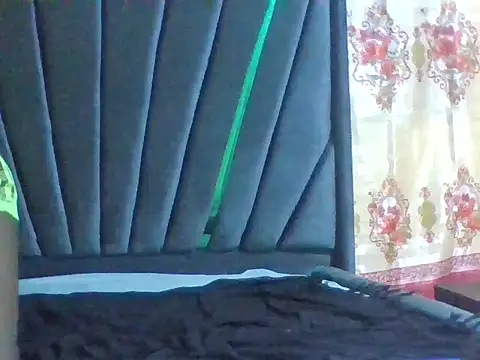 petitelavishey online show from April 2026 07:15:02 PM