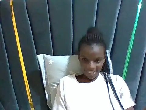petitelavishey online show from May 2026 07:31:01 PM