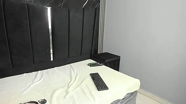 LunaSmithly online show from March 2026 04:32:01 PM