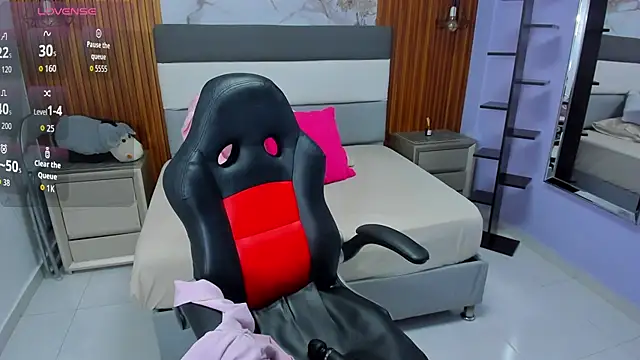 alixablake online show from April 2026 07:03:01 PM