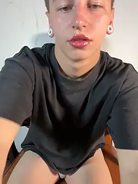 ARON LUXX online show from March 2026 04:01:02 PM