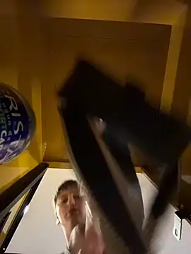 ARON LUXX online show from April 2026 02:42:01 PM