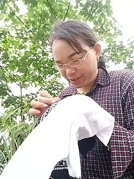 vivi1889 online show from April 2026 12:57:02 AM