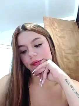 Snapshot of EmiNavarro chatting on June 2026 10:36:02 PM EmiNavarro online show from June 2026 10:36:02 PM