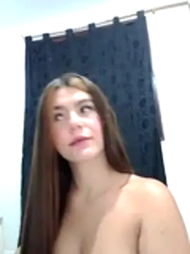 Snapshot of EmiNavarro chatting on July 2026 01:33:01 AM EmiNavarro online show from July 2026 01:33:01 AM