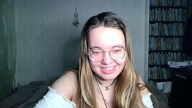 Snapshot of Helen_foxygirl chatting on February 2026 12:25:02 AM Helen foxygirl online show from February 2026 12:25:02 AM