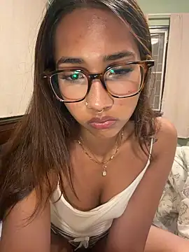Snapshot of lyla_luv chatting on June 2026 06:07:01 PM lyla luv online show from June 2026 06:07:01 PM