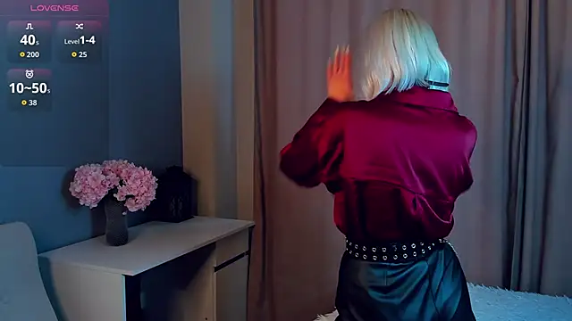 GoldenLenarz online show from March 2026 11:10:01 AM