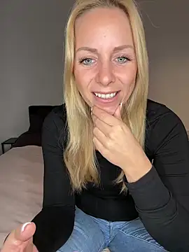 Snapshot of emily-becker22 chatting on April 2026 03:36:02 PM emily-becker22 online show from April 2026 03:36:02 PM
