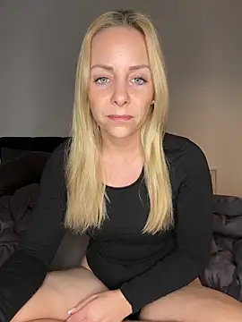 Snapshot of emily-becker22 chatting on April 2026 06:10:02 PM emily-becker22 online show from April 2026 06:10:02 PM