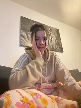 Snapshot of zoeelovee chatting on February 2026 06:06:01 PM zoeelovee online show from February 2026 06:06:01 PM