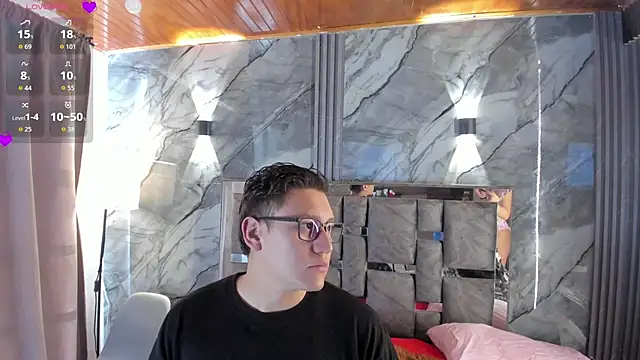 Snapshot of Manson_and_Zoe chatting on April 2026 11:49:02 AM Manson and Zoe online show from April 2026 11:49:02 AM
