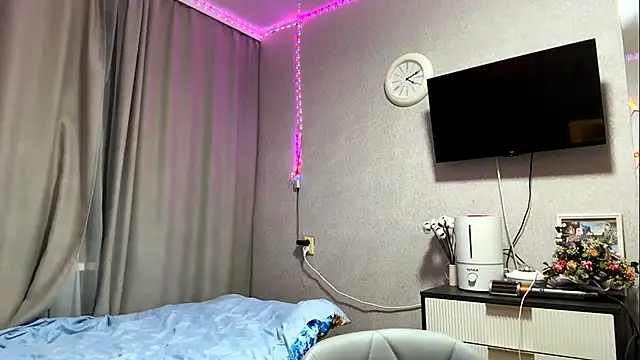 MilaSliger online show from March 2026 10:17:02 PM