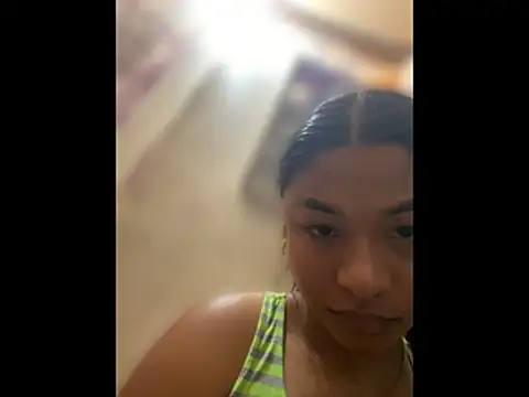 Snapshot of Romie_rous chatting on June 2026 04:44:01 PM Romie rous online show from June 2026 04:44:01 PM